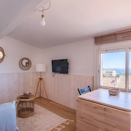 Apartment Bright 29m With Nice View In Bormes-les-Mimosas